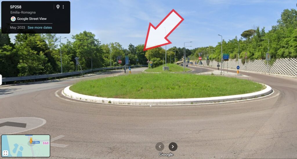 Immagine da Google Street View con indicata la strada da prendere per proseguire in direzione di Ponte Verucchio.